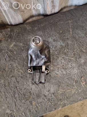 Opel Astra H Vaihteenvalitsimen verhoilu 