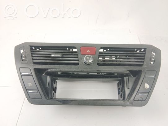 Grille de calandre avant   303845