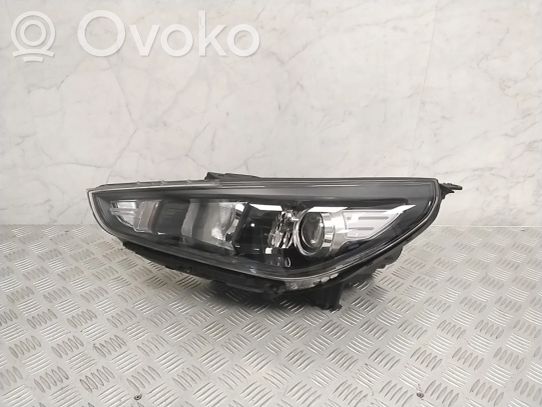 Hyundai i30 Priekinis žibintas 