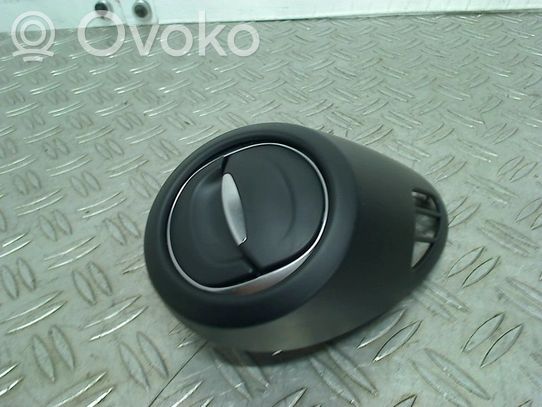 Centrālais gaisa ventilācijas režģis   687622395R,687622395R