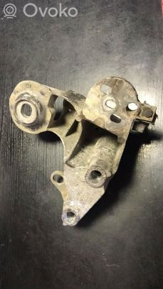 Volkswagen PASSAT B5 Moottorin kiinnikekorvake (käytetyt) 