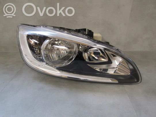 Volvo V60 Lampa przednia 