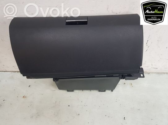 Mercedes-Benz A W169 Mantu nodalījums 