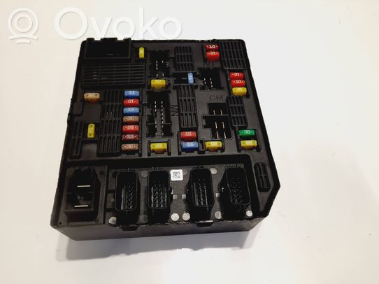 Juego de caja de fusibles