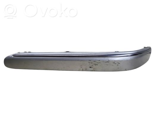 Mercedes-Benz C W203 Modanatura separatore del paraurti anteriore 