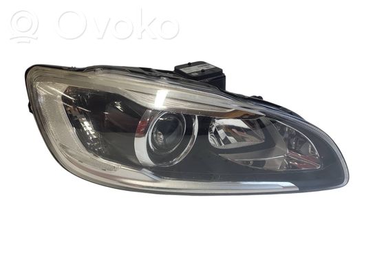 Volvo V60 Priekinis žibintas 