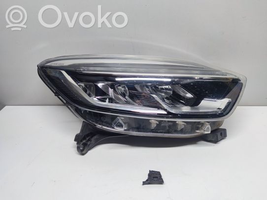 Renault Captur Priekinis žibintas 