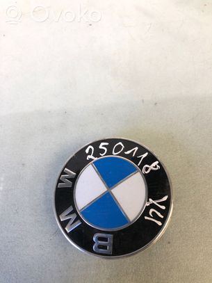BMW X4 G02 Mostrina con logo/emblema della casa automobilistica 