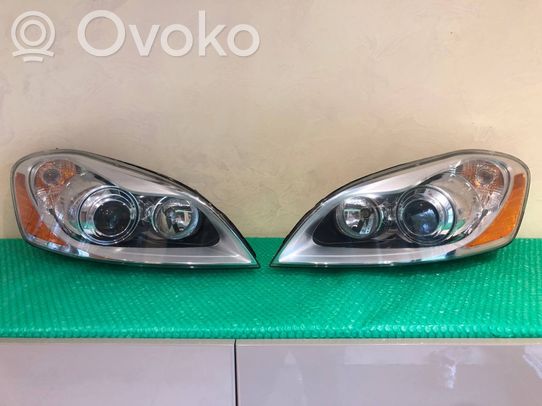 Volvo XC60 Priekinių žibintų komplektas 
