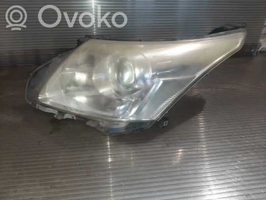 Toyota Avensis T270 Priekinis žibintas 