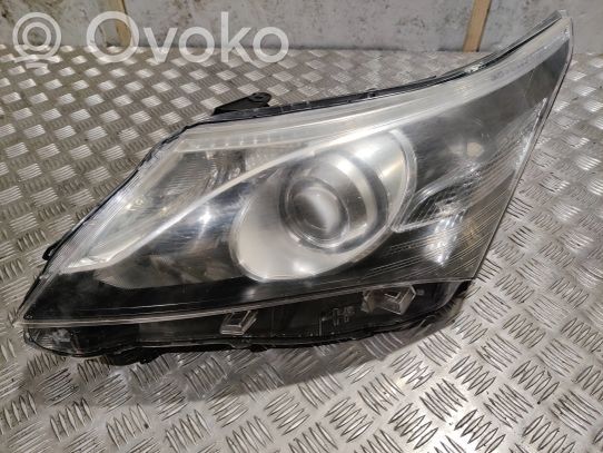 Toyota Avensis T270 Priekinis žibintas 