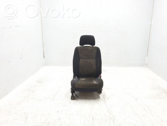 Nissan PickUp Etumatkustajan istuin 