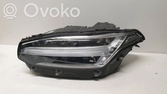 Volvo XC90 Priekinis žibintas 