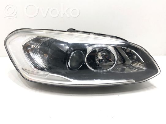 Volvo XC60 Priekinis žibintas 