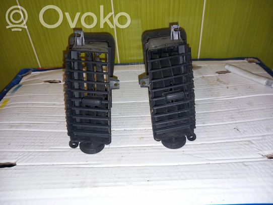 Nissan Navara D40 Centrālais gaisa ventilācijas režģis 