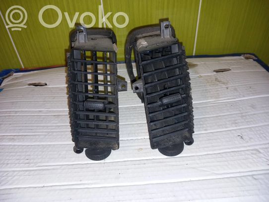 Nissan Navara D40 Centrālais gaisa ventilācijas režģis 