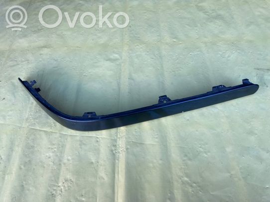 Mercedes-Benz C W203 Modanatura separatore del paraurti anteriore 