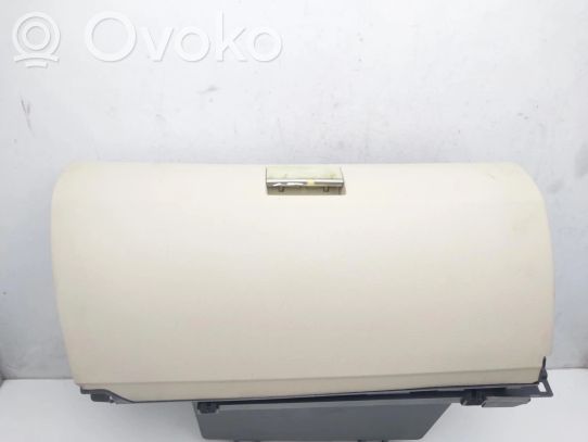 Mercedes-Benz A W169 Mantu nodalījums 