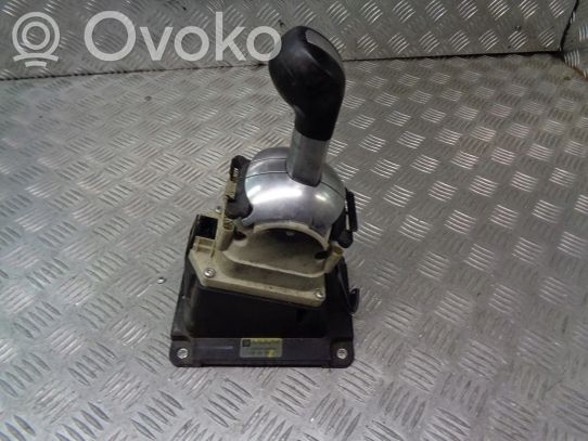 Opel Astra H Vaihteenvalitsimen vaihtaja vaihdelaatikossa 