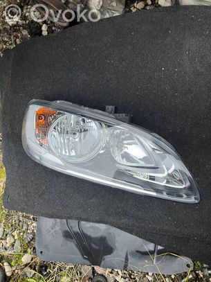 Volvo V60 Lampa przednia 