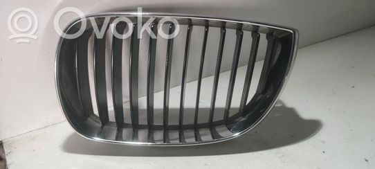 BMW 3 E90 E91 Grotelės viršutinės 