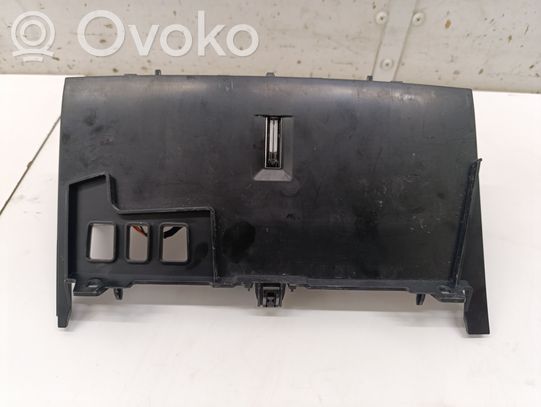 Po panele   M9C304634CB,K8D215K622AB