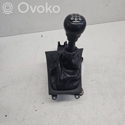 Opel Astra G Vaihteenvalitsimen verhoilu 