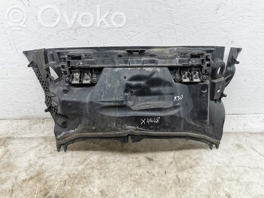 Mercedes-Benz C W205 Kita variklio skyriaus detalė 