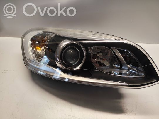 Volvo XC60 Priekinis žibintas 