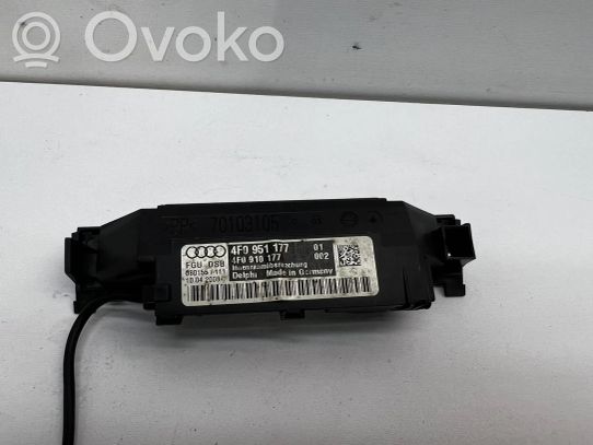 Audi A6 S6 C6 4F Priekinių vietų apšvietimo žibintas 
