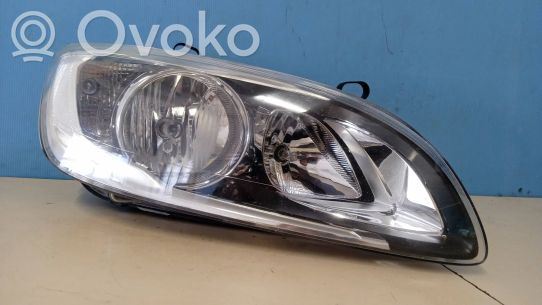 Volvo S60 Lampa przednia 