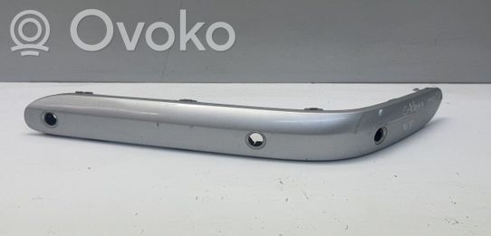 Mercedes-Benz C W203 Modanatura separatore del paraurti anteriore 