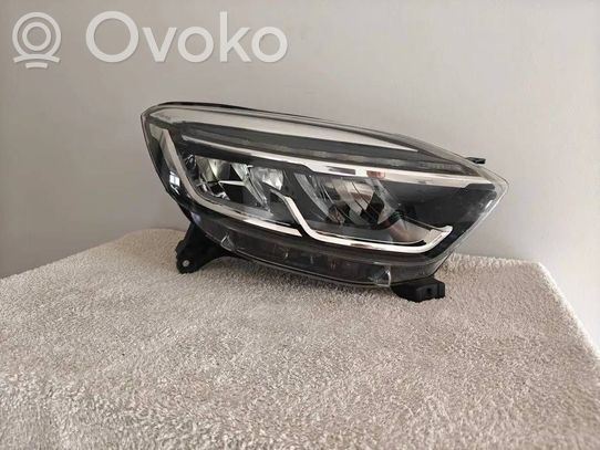 Renault Captur Priekinis žibintas 
