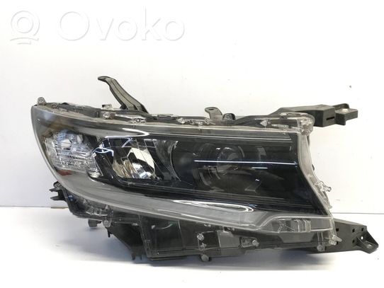 Toyota Avensis T270 Priekinis žibintas 