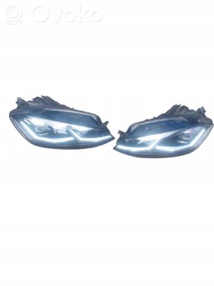 Volkswagen Golf VII Priekinių žibintų komplektas 