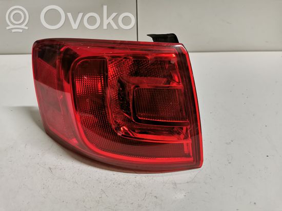 Volkswagen Jetta VI Rear/tail lights 5C6945095
