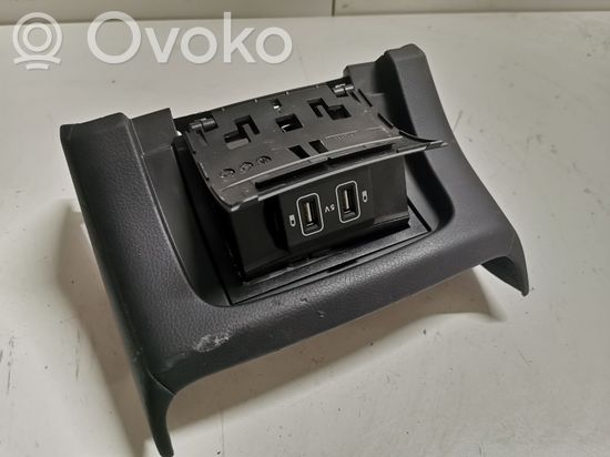Mercedes-Benz S W222 USB socket connector A2226802807