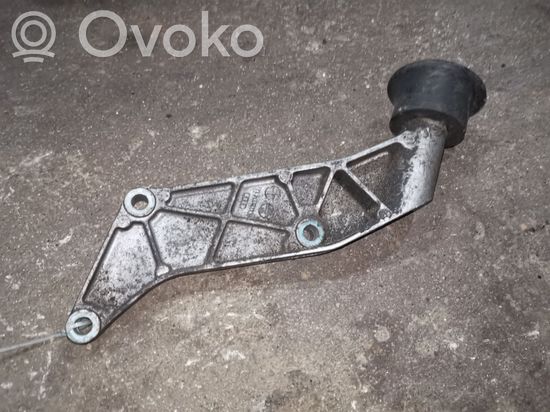 Volkswagen PASSAT B5.5 Engine mounting bracket 8D0199343L