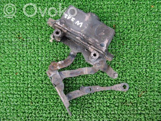 Mercedes-Benz E C207 W207 Engine bonnet/hood hinges