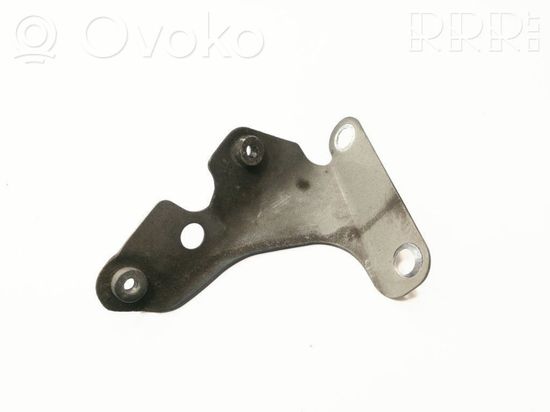 Audi Q7 4L Fender mounting bracket 4L0821135