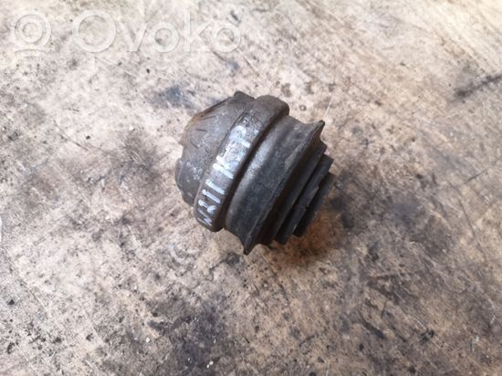 Mercedes-Benz E W211 Engine mount bracket