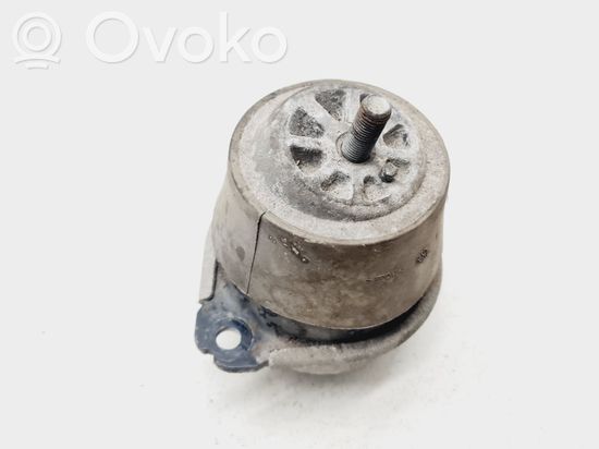 Volkswagen Touareg I Engine mount bracket 7L6199131C