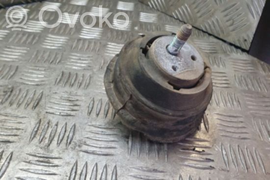 BMW 5 E39 Engine mount bracket 22111095517