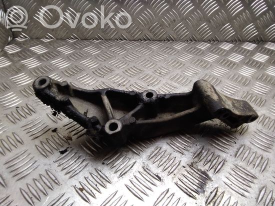 Volkswagen Transporter – Caravelle T4 Gearbox mounting bracket 02G409905