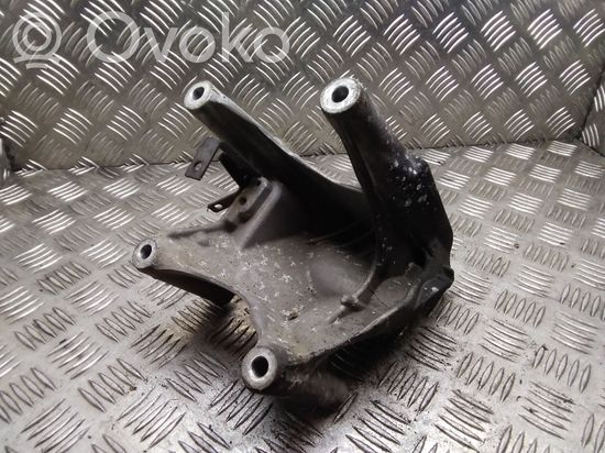 Volkswagen Touareg I Engine mounting bracket 070199308A
