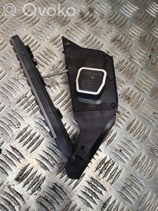 Mercedes-Benz CLS C218 X218 Accelerator throttle pedal A2043000204
