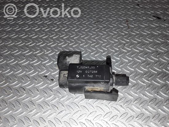 BMW 5 E39 Vacuum valve 72234100 1742712