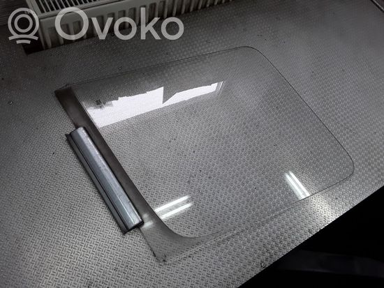 Mercedes-Benz Sprinter W901 W902 W903 W904 Front door window/glass (coupe)