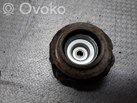 Volkswagen Polo IV 9N3 Front upper strut mount