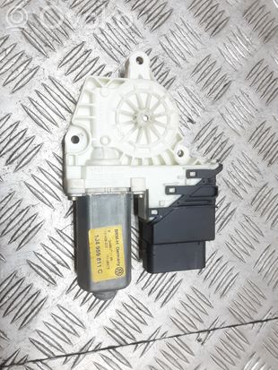 Volkswagen Bora Rear door window regulator motor 1J4959811C